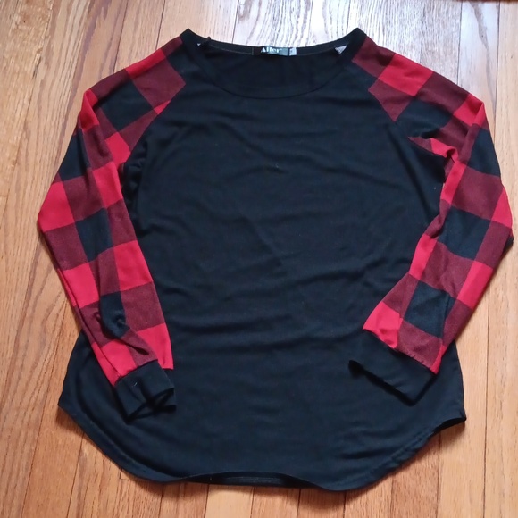 Baseball- Style Top- Size M ■ Red and Black Buffalo Check - Picture 1 of 7